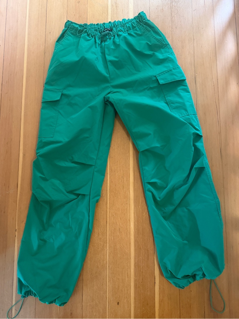 Elastic Waist Cargo Pants in Kelly Green